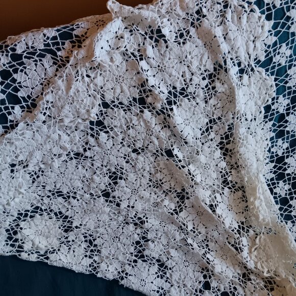 Vintage Hand Crochet Lace Tablecloth Floral Ivory Cotton Boho Farmhouse 70x60 in - Picture 5 of 6